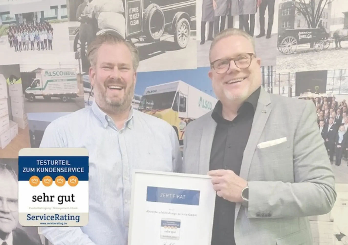 Franz Gresser überreicht René Gresser das Service-Rating-Zertifikat